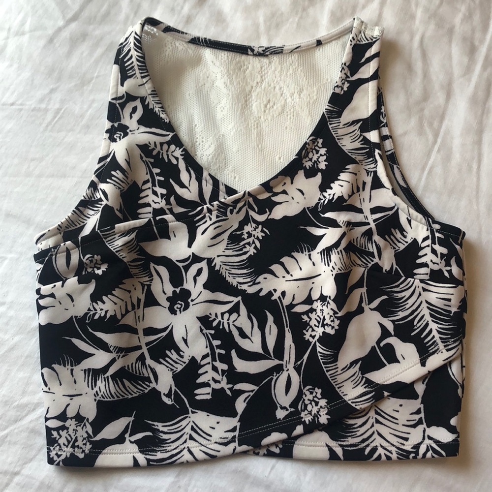 Jessica Simpson crop top